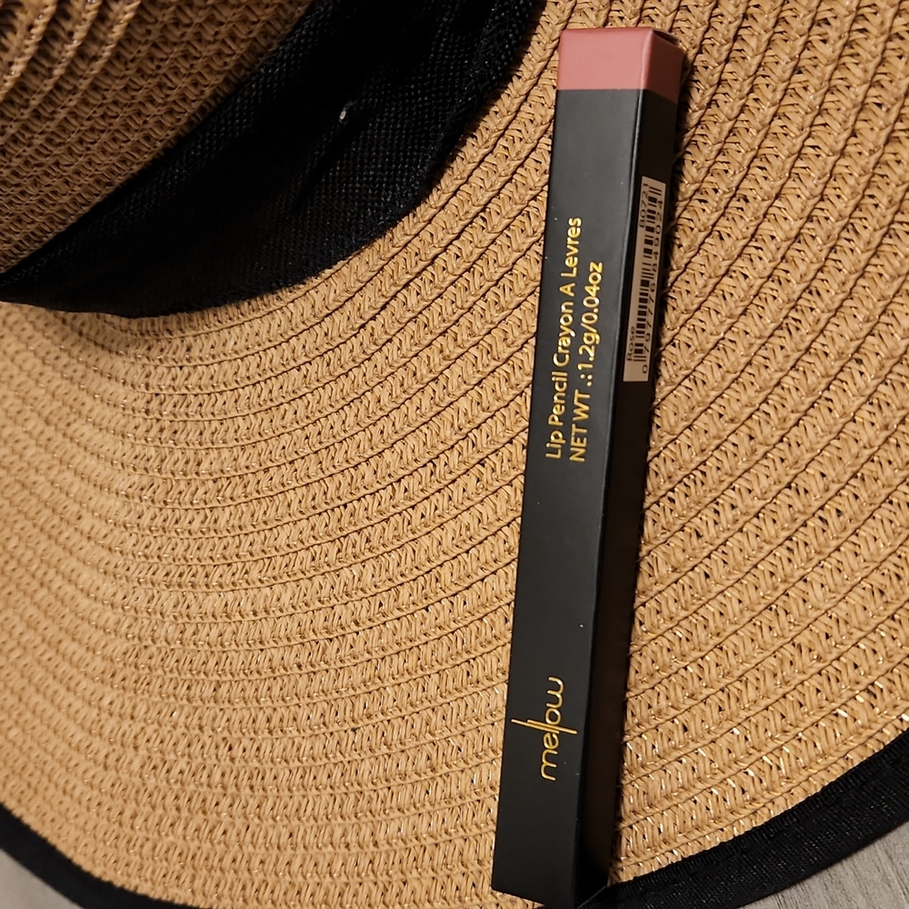 Mellow Lip Liner